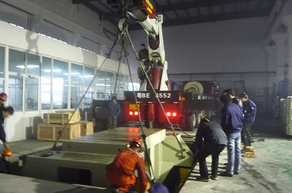 威唐公司沖床吊裝 威唐公司沖床吊裝