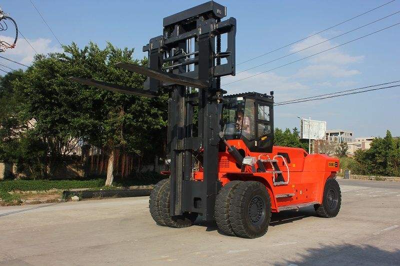 無錫設備搬運廠家:叉車在設備搬運中需要預防哪些事故的發生？