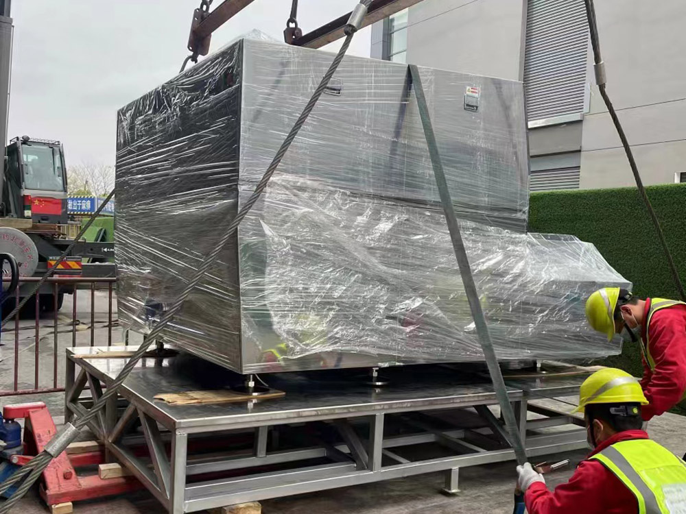 二樓平臺無塵室吊裝作業